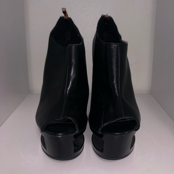 Platform Heel - Picture 1 of 2